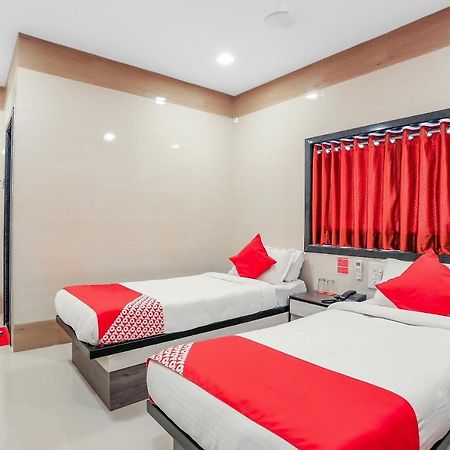 Oyo 10697 Hotel Suraj Inn Сурат Екстериор снимка